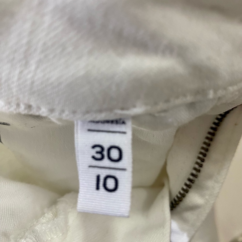 LOFT white denim with double fray detail at the hem. Size 10 - Picture 6 of 6